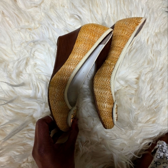 Tory Burch Tan and Cream Women's Flats - Picture 3 of 4
